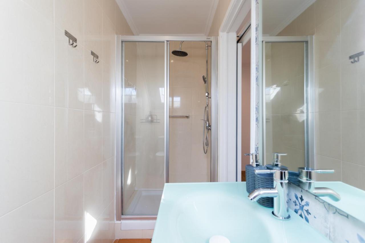 Rato Cozy 3Br W/Balcony - By Lu Holidays Appartement Lissabon Buitenkant foto